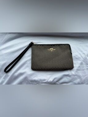 Coach Legacy Lexi Wristlet Beige  Black Jacquard Woven Wallet- Zip top